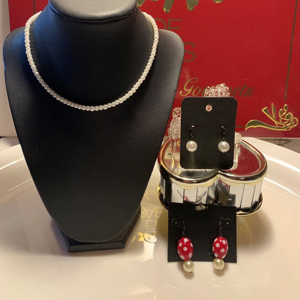 Necklace Faux Pearls with 2 pairs of Earrings